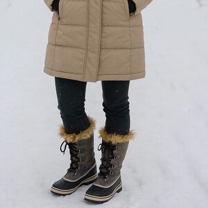 Sorel Joan of Arctic Style Boots 7.5 Faux Fur Waterproof Winter Snow Lace Up